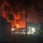 Fuego y pánico en Guanajuato: presunto huachicol en ducto de Pemex causa explosión g oda6hxoaatayo